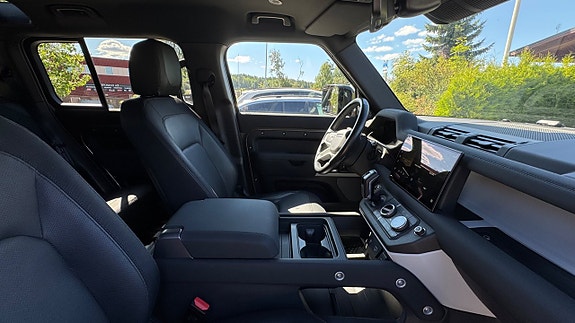 Land Rover Defender 90 11 of 24