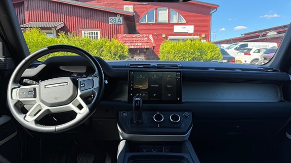 Land Rover Defender 90 9 of 24