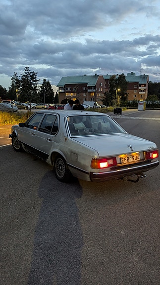 BMW 733i 3 of 5