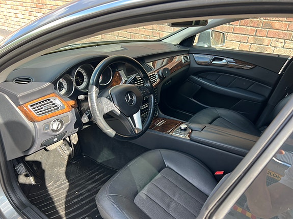 Mercedes-Benz CLS350 5 of 14