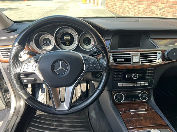 Mercedes-Benz CLS350 8 of 14