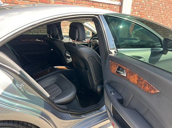 Mercedes-Benz CLS350 12 of 14
