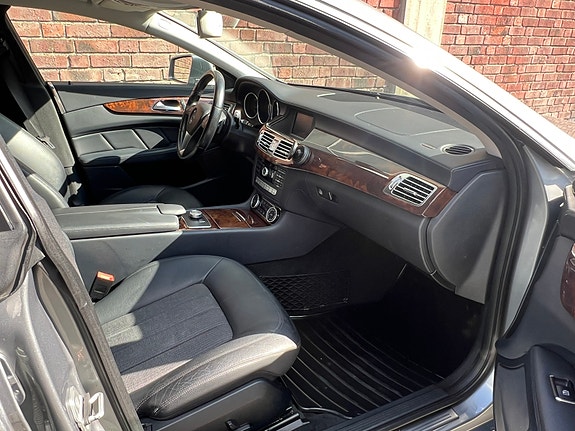 Mercedes-Benz CLS350 11 of 14