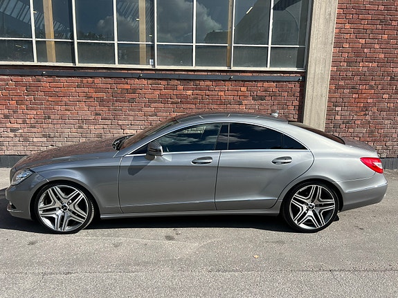 Mercedes-Benz CLS350 2 of 14