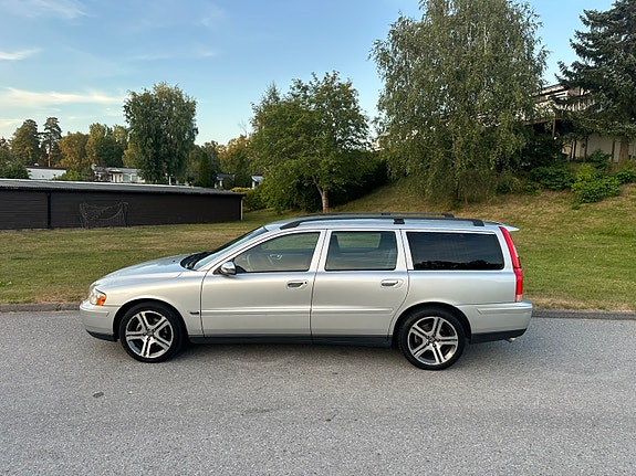 Volvo V70 2 of 12