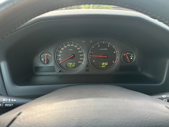 Volvo V70 11 of 12