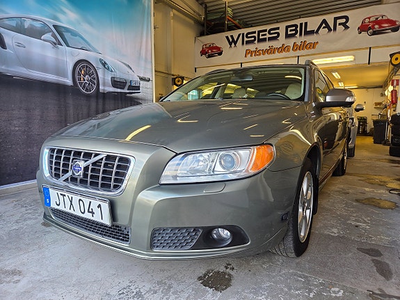 Volvo V70 2 of 21