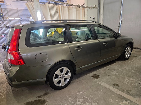 Volvo V70 6 of 21