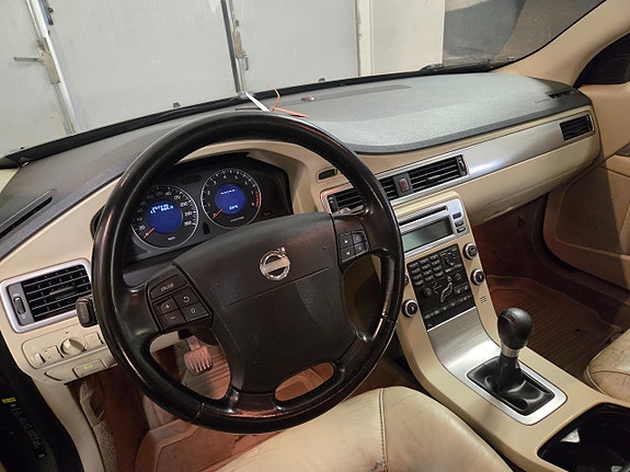 Volvo V70 17 of 21