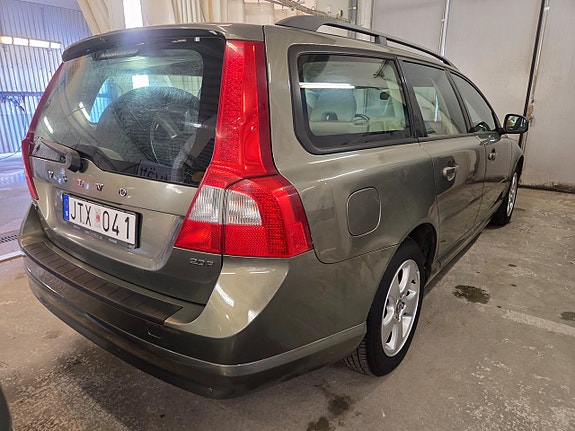Volvo V70 7 of 21