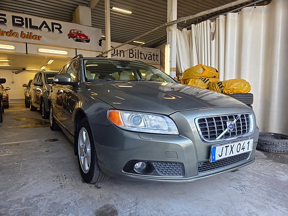 Volvo V70 3 of 21