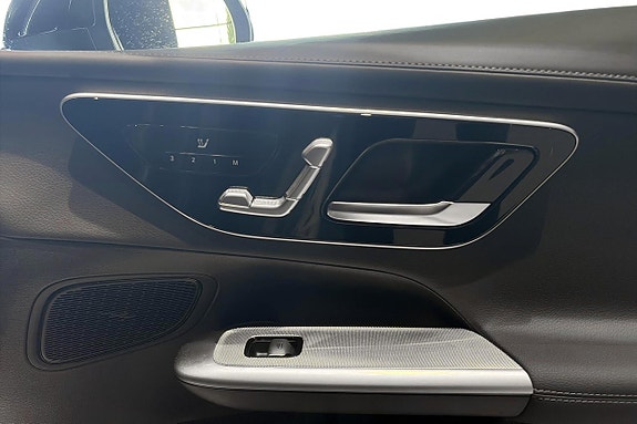 Mercedes-Benz GLC300 de 24 of 28