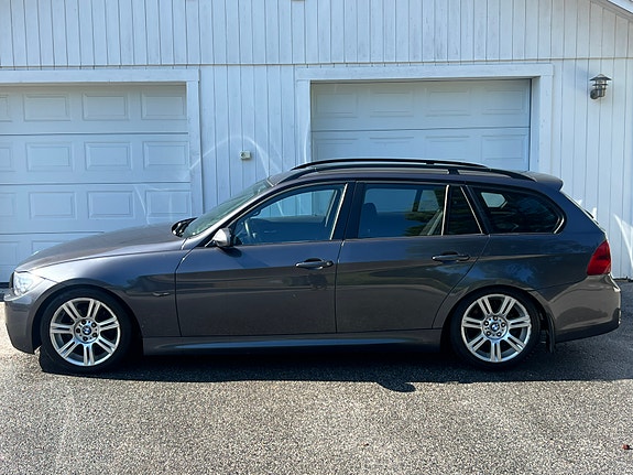 BMW 320d 2 of 12