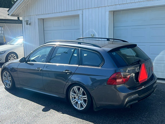 BMW 320d 3 of 12