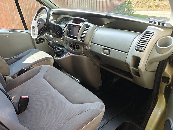 Opel Vivaro 13 of 16