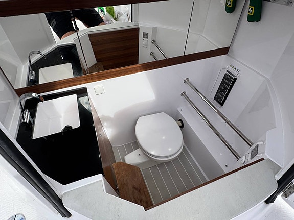 Axopar 28 AC | 2022 | Brabus Line 10 of 12