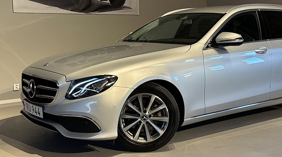 Mercedes-Benz E220 2 of 24