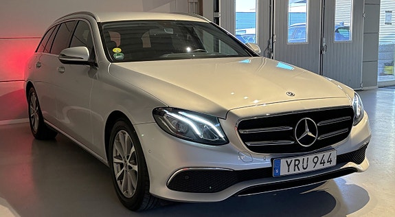 Mercedes-Benz E220 5 of 24