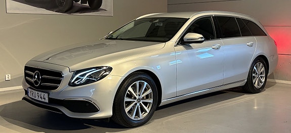 Mercedes-Benz E220 3 of 24