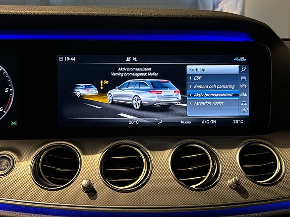 Mercedes-Benz E220 17 of 24