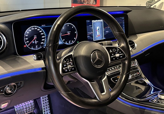 Mercedes-Benz E220 10 of 24
