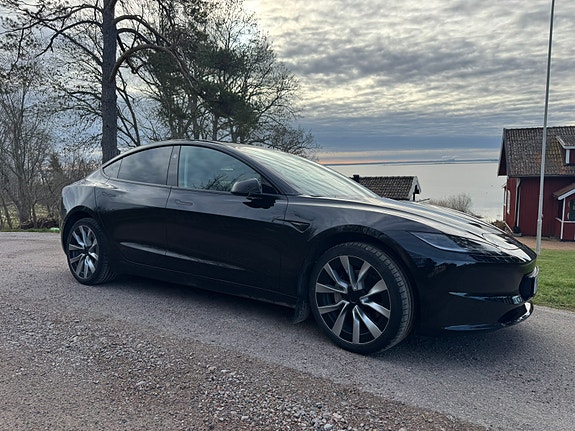 Tesla Model 3 2 of 8