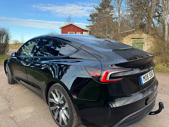 Tesla Model 3 5 of 8