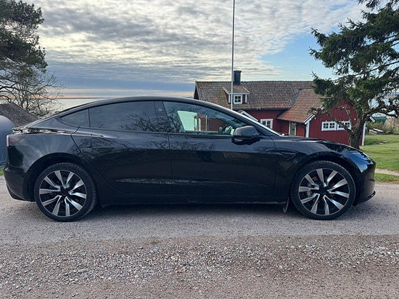 Tesla Model 3 3 of 8