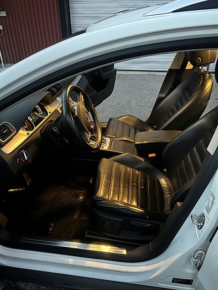 Volkswagen Passat Alltrack 6 of 9