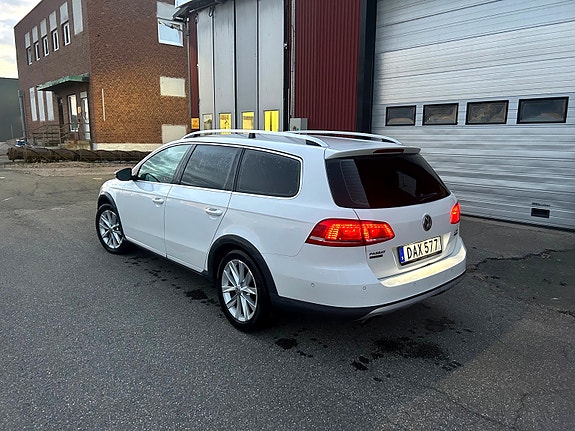 Volkswagen Passat Alltrack 3 of 9