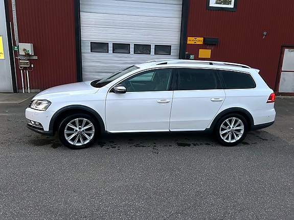 Volkswagen Passat Alltrack 4 of 9