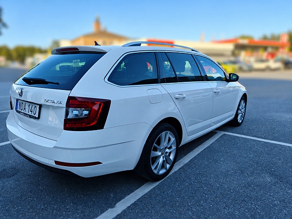 Skoda Octavia 2 of 12