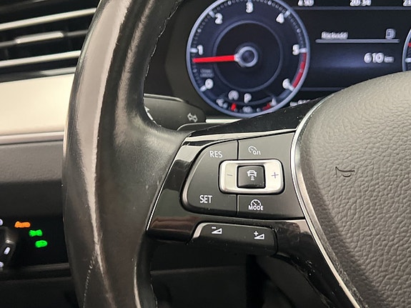 Volkswagen Passat Alltrack 17 of 30