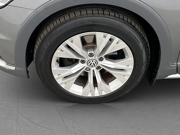 Volkswagen Passat Alltrack 28 of 30