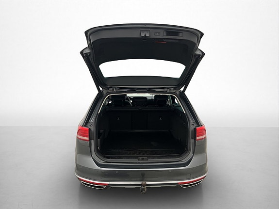 Volkswagen Passat Alltrack 10 of 30