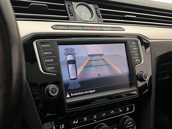 Volkswagen Passat Alltrack 20 of 30
