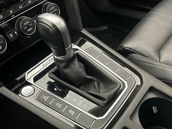 Volkswagen Passat Alltrack 24 of 30