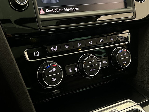 Volkswagen Passat Alltrack 23 of 30