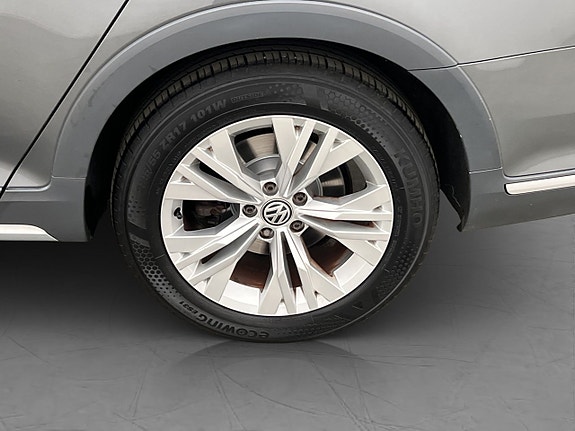 Volkswagen Passat Alltrack 29 of 30