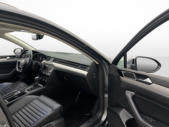 Volkswagen Passat Alltrack 27 of 30