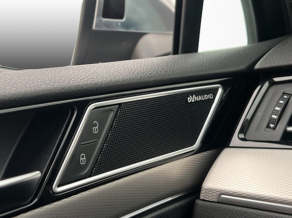 Volkswagen Passat Alltrack 12 of 30