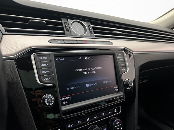 Volkswagen Passat Alltrack 21 of 30