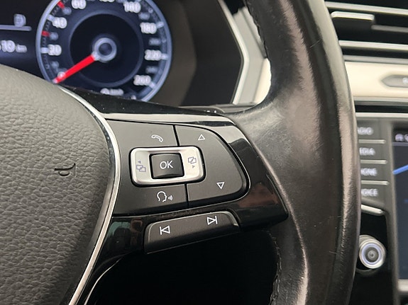 Volkswagen Passat Alltrack 19 of 30