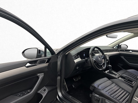 Volkswagen Passat Alltrack 11 of 30