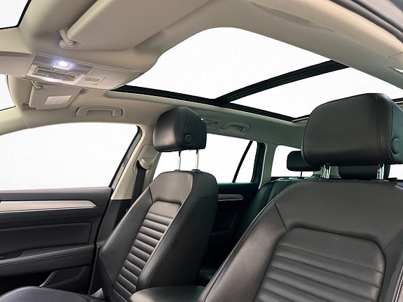 Volkswagen Passat Alltrack 14 of 30