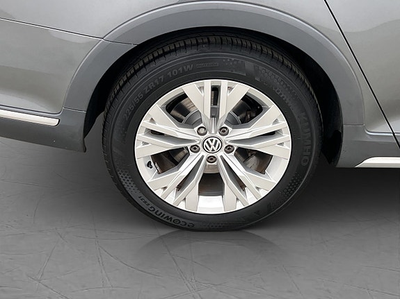 Volkswagen Passat Alltrack 30 of 30