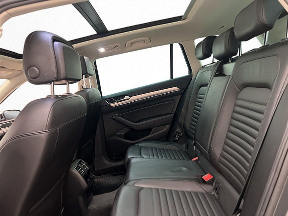 Volkswagen Passat Alltrack 25 of 30