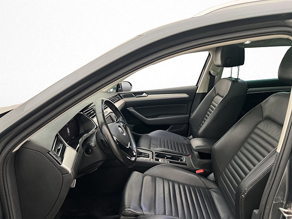 Volkswagen Passat Alltrack 13 of 30