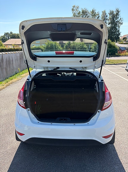 Ford Fiesta 5 of 6