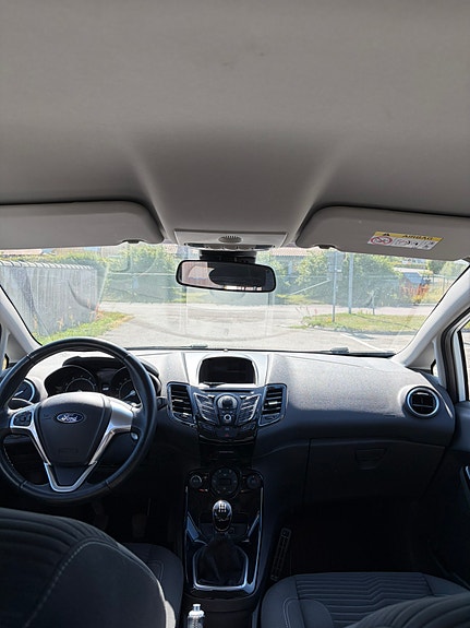 Ford Fiesta 3 of 6